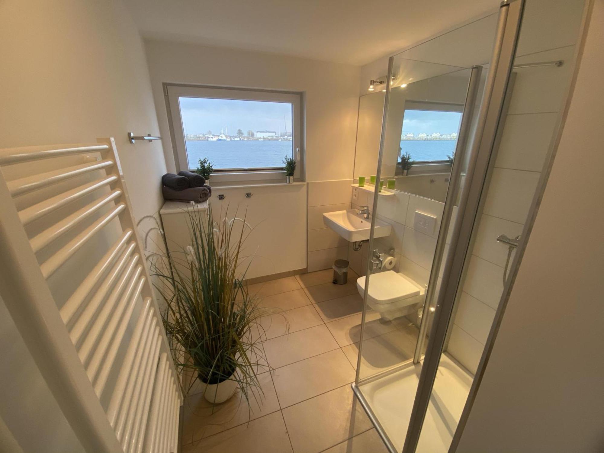 Schwimmendes Ferienhaus Antares One By Seeblick Ferien Oro, Rundum Wasser, Sauna Olpenitz Dış mekan fotoğraf