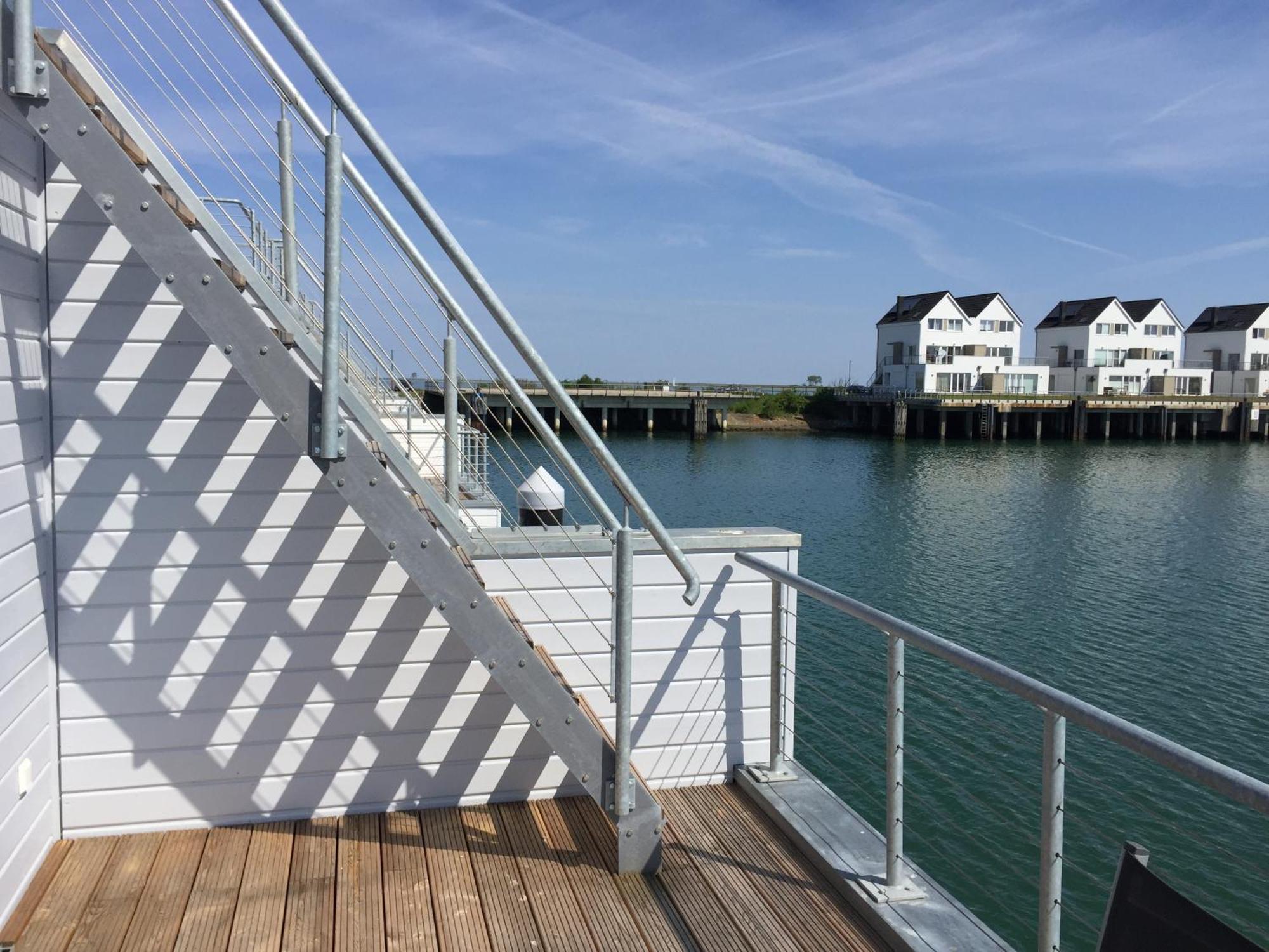 Schwimmendes Ferienhaus Antares One By Seeblick Ferien Oro, Rundum Wasser, Sauna Olpenitz Dış mekan fotoğraf